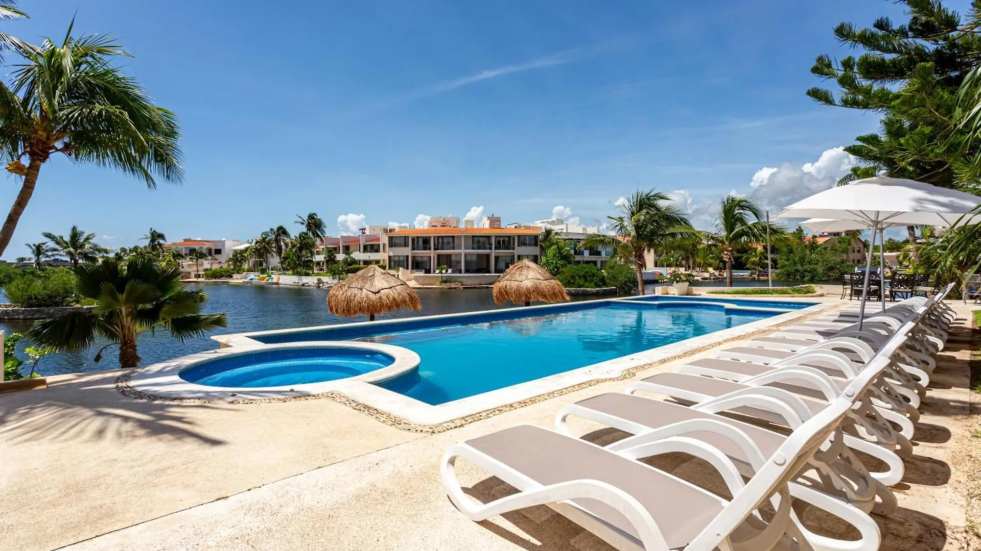 Aventuras Club Aparthotel Puerto Aventuras 4*,